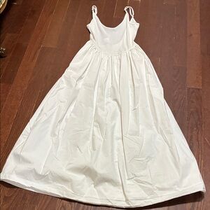 Elegant White Backless Dress